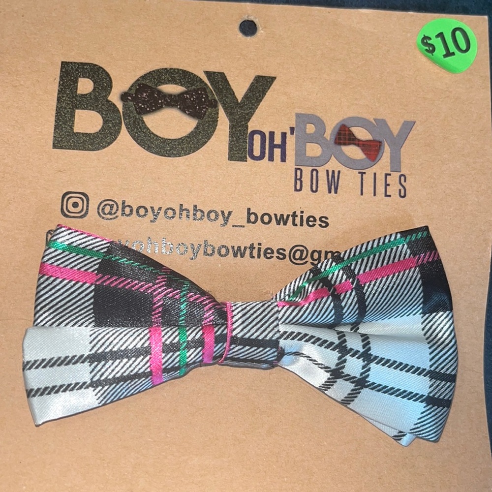 Pink plaid bow ties. 2 bow ties for the price of 1. $10